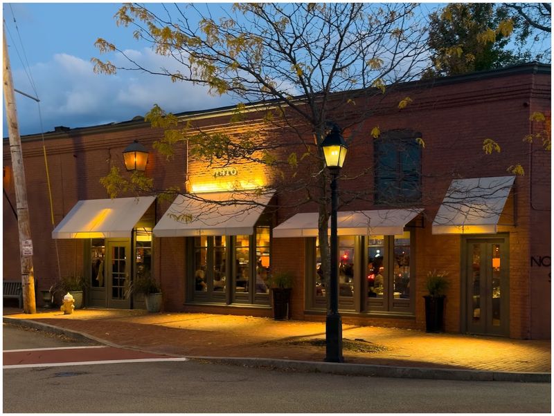 Tosca, Hingham