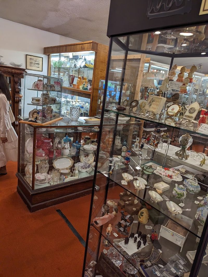Jewelry, Glass, And Serious Collectibles