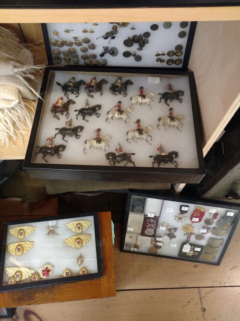 Tips For Spotting Valuable Collectibles At Antique Barns