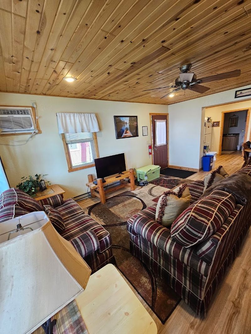 Comfortable And Cozy Cabin Accommodations