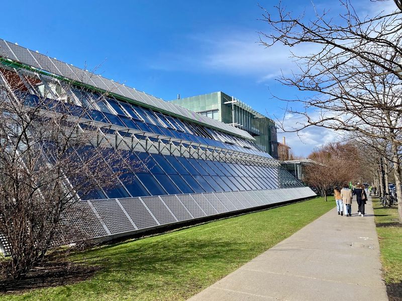 Renzo Piano's Contemporary Wing Joins The Story