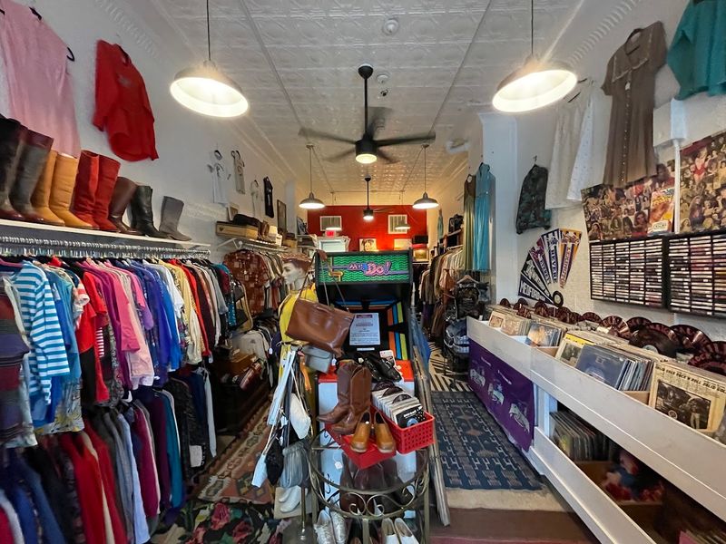 High Energy Vintage, Somerville, Massachusetts