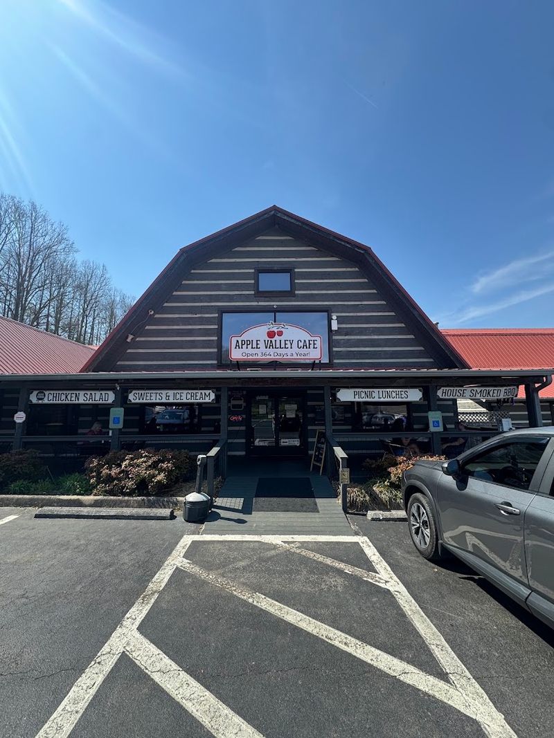 Apple Valley Mountain Village & Cafe, Townsend