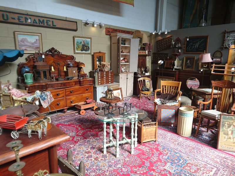 Riverview Antique Market