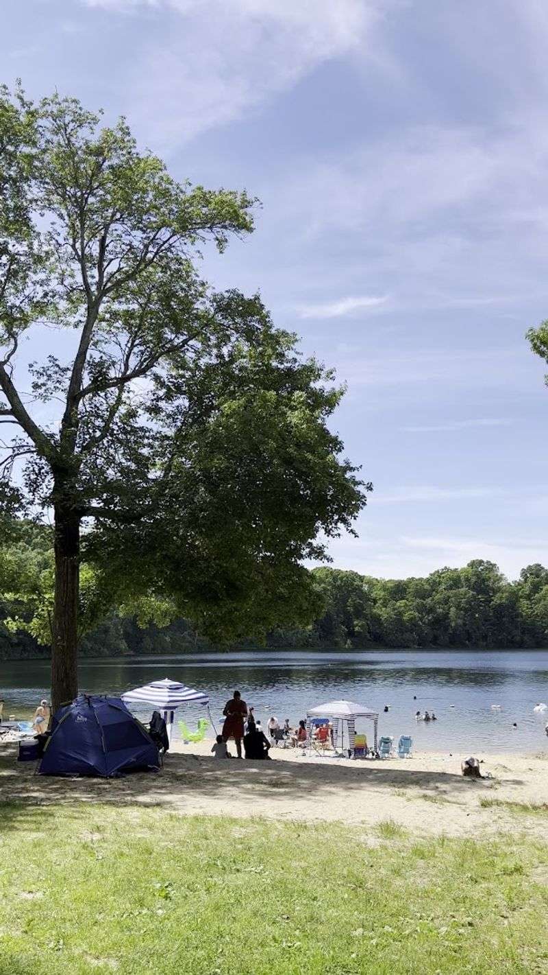 A Shoreside Refuge For Warmer Days