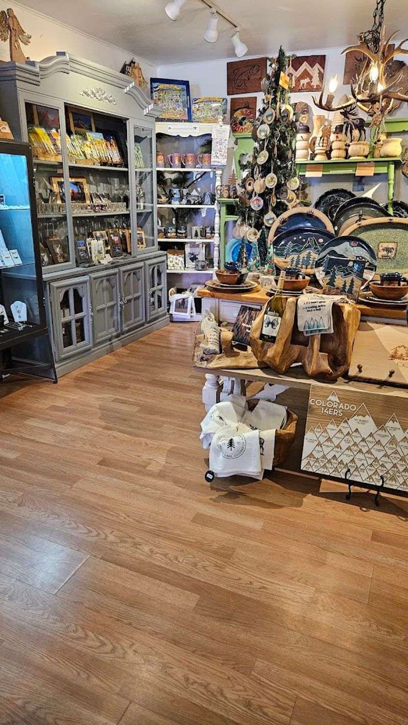 Local Artisans And Crafts Inspired By The Lake