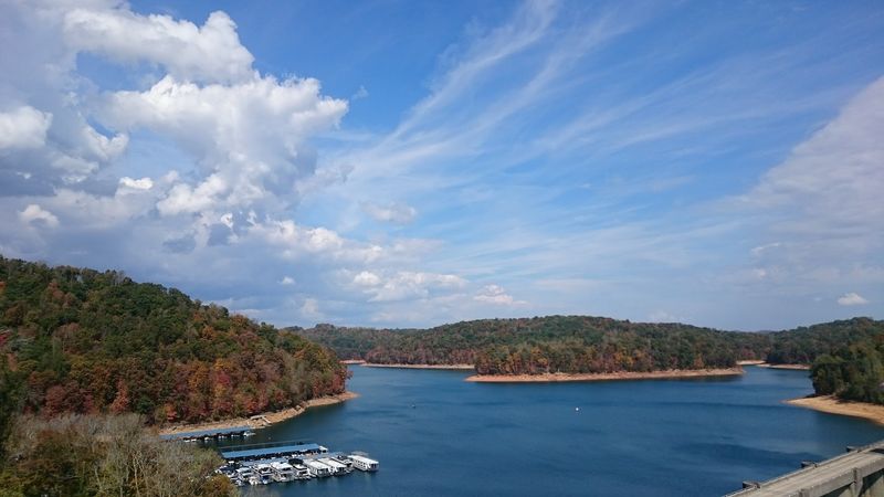 Fall Colors That Transform the Whole Lake