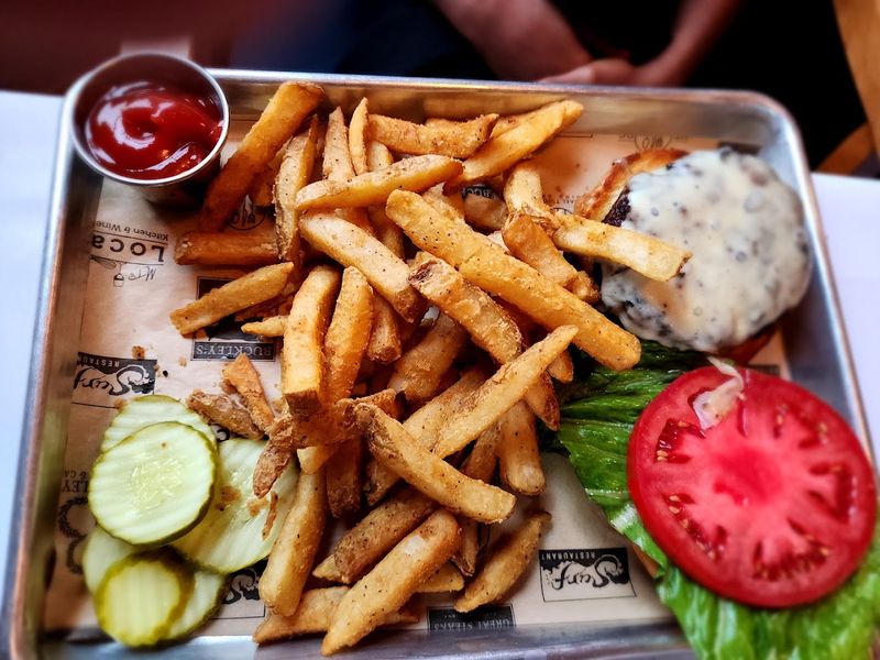 Riddle's Tavern Offers A More Casual Side