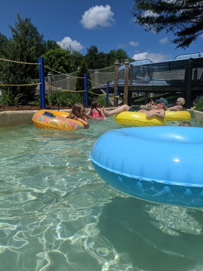 Castaway Cove Offers A Heated Pool And Three Giant Hot Tubs