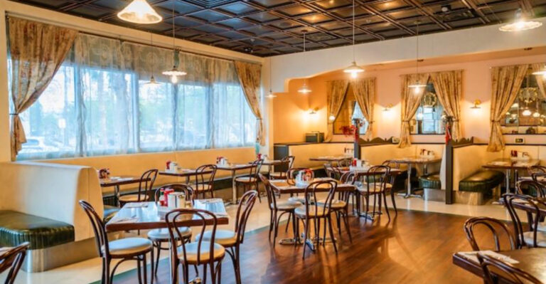 One Bite Explains Why Nevada Locals Love This Retro Diner’s Waffles