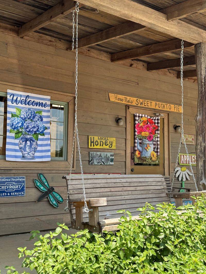 Mama Hamil's Southern Cookin' & BBQ Buffet