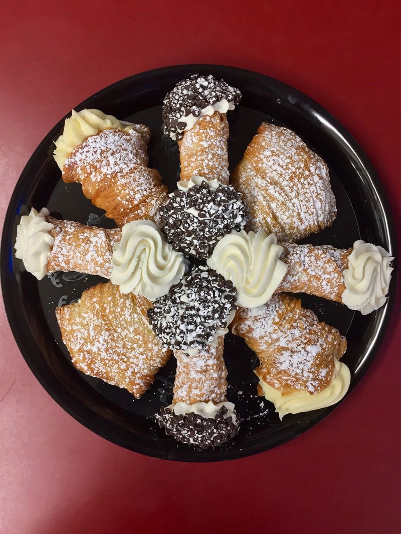 Cannolis That Sell Out Fast