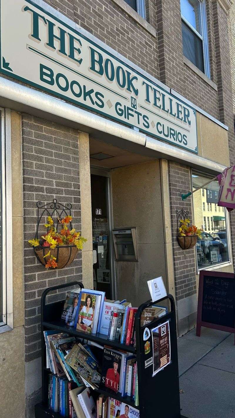 Volunteers Keep The Pages Turning
