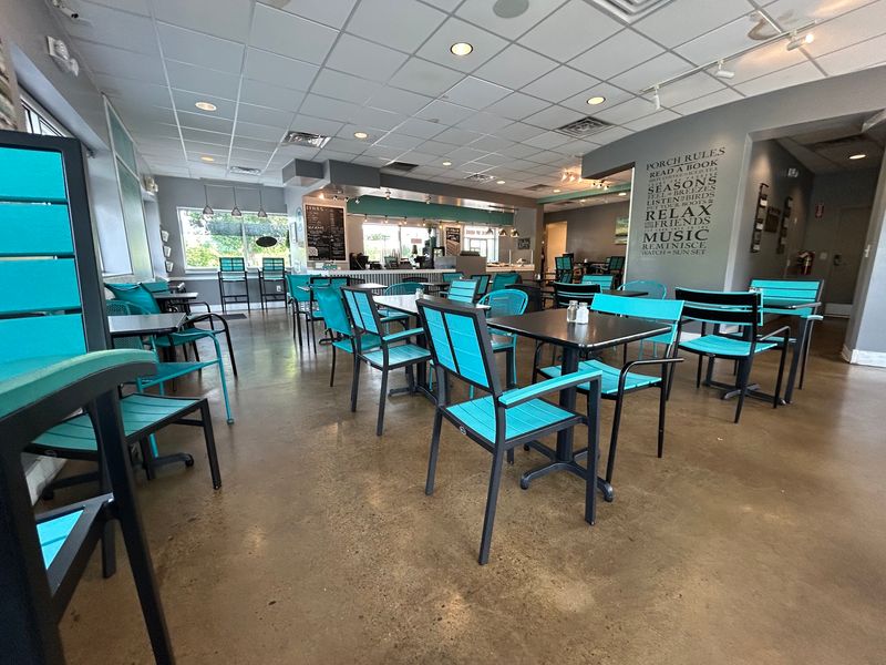 Turquoise Walls And Southern Chic Charm