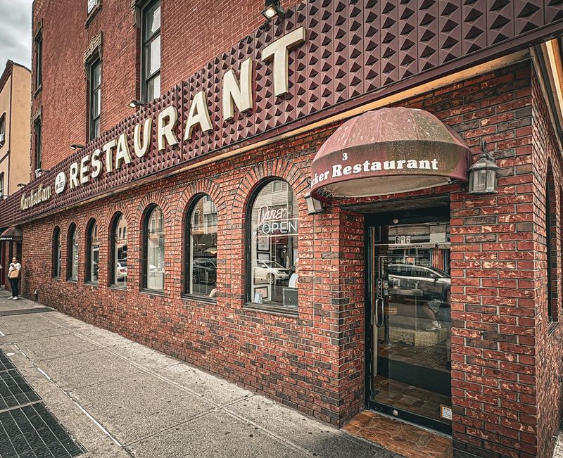 Three Decker Diner Sits On Manhattan Avenue