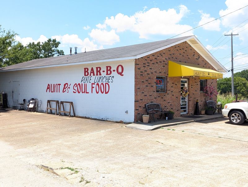 Meet Aunt B's Soul Food On South Green Street