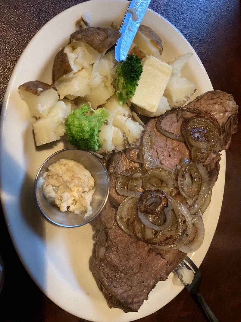 Prime Rib That Regulars Plan Their Week Around