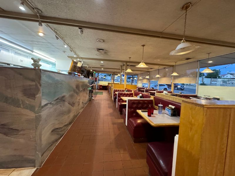 Why This Little Pizzeria Earns The Detour