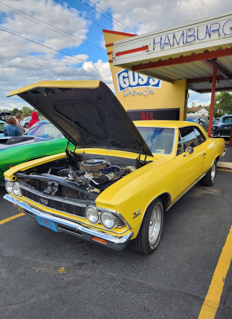 Saturday Cruise Nights Turn The Lot Into A Car Show