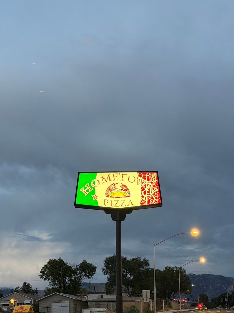 A Pizza Stop That Feels Like The Reward At The End Of A Long Drive