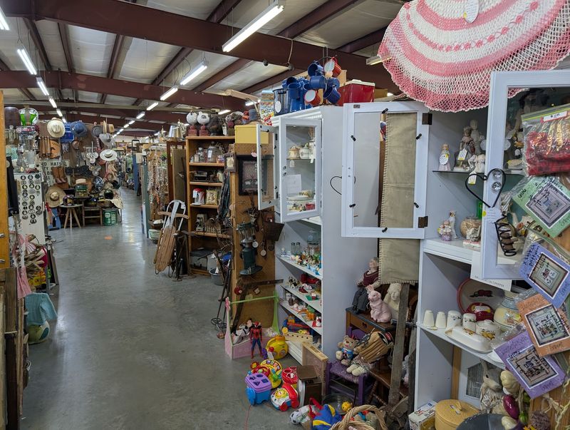 Treasures Antique Mall, Springville