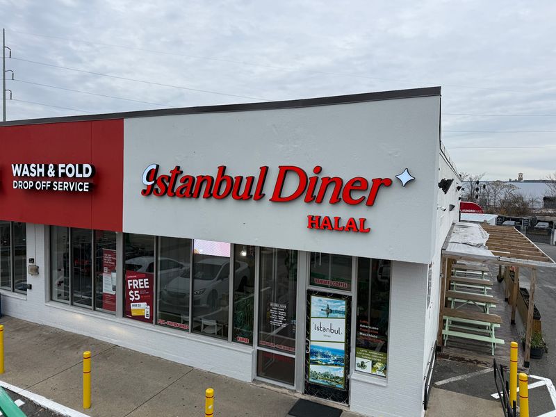 Istanbul Diner Cafe, Revere