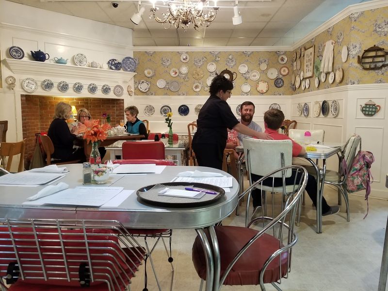 A Full-Service Cafe Right In The Middle Of The Booths