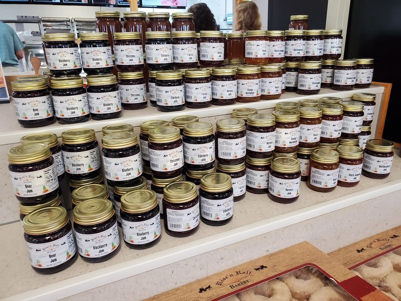 Rise'n Roll Bakery & Deli - Middlebury