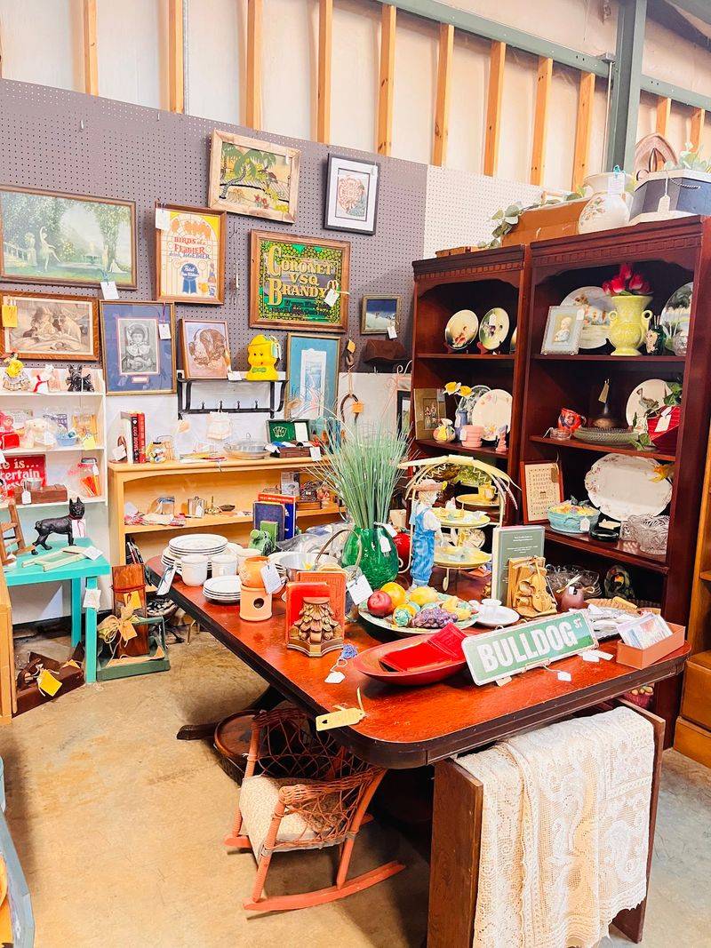 Horsefeathers Antique Mall - Starkville, MS