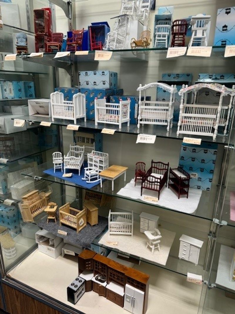 Tom Thumb Hobby & Crafts, Niles