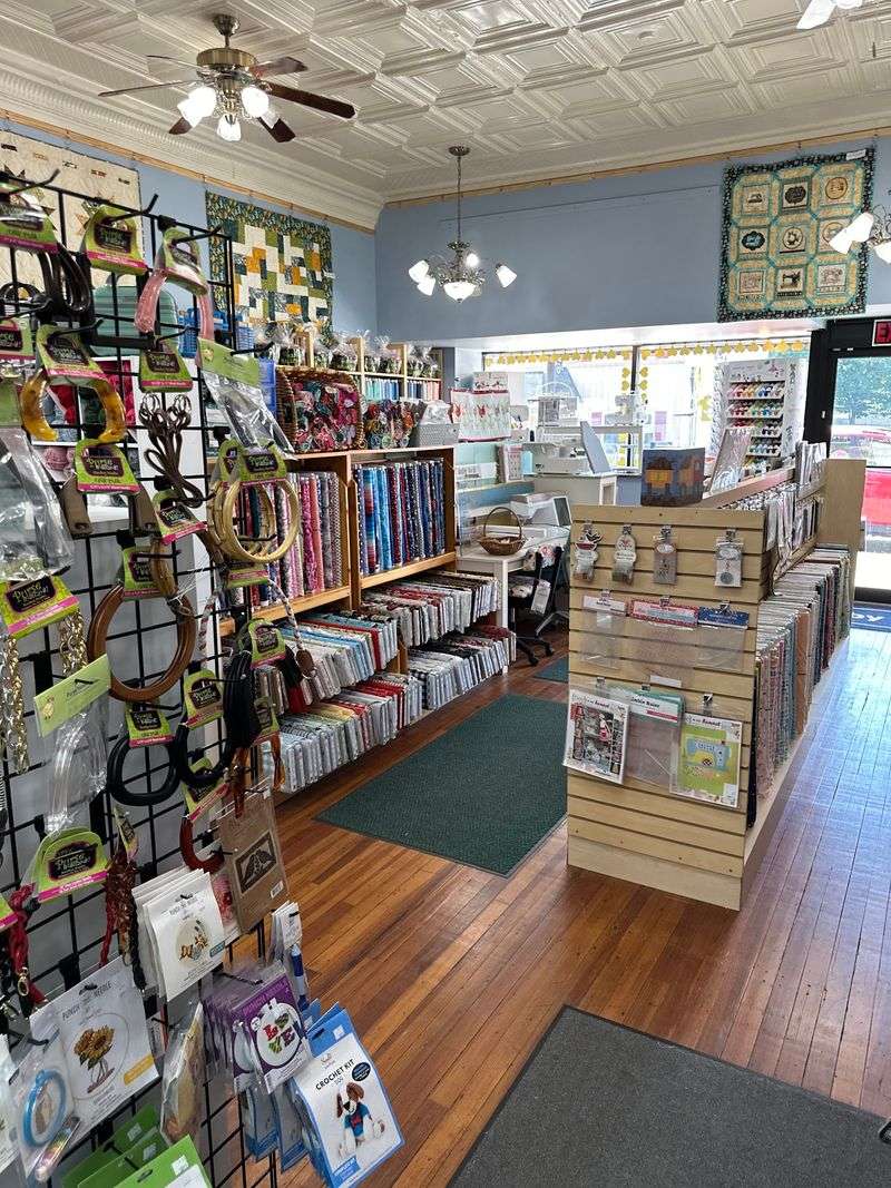 Creekside Fabrics, Quilts & Yarn - Arcade