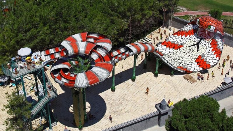 Raja - The World's Largest King Cobra Slide