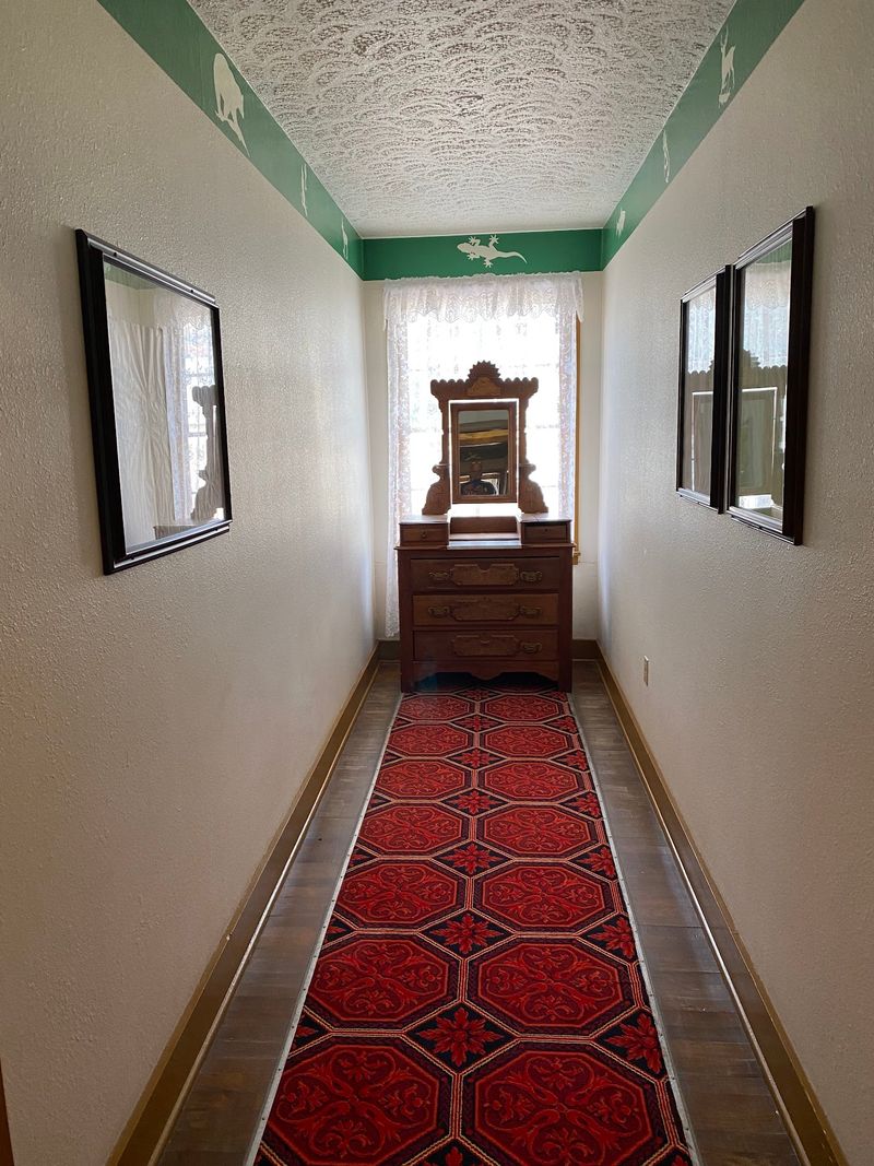 Overland Hotel & Saloon, Pioche