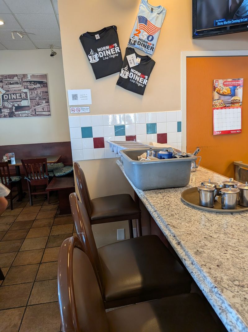 Counter Seats Where Mornings Feel Unhurried