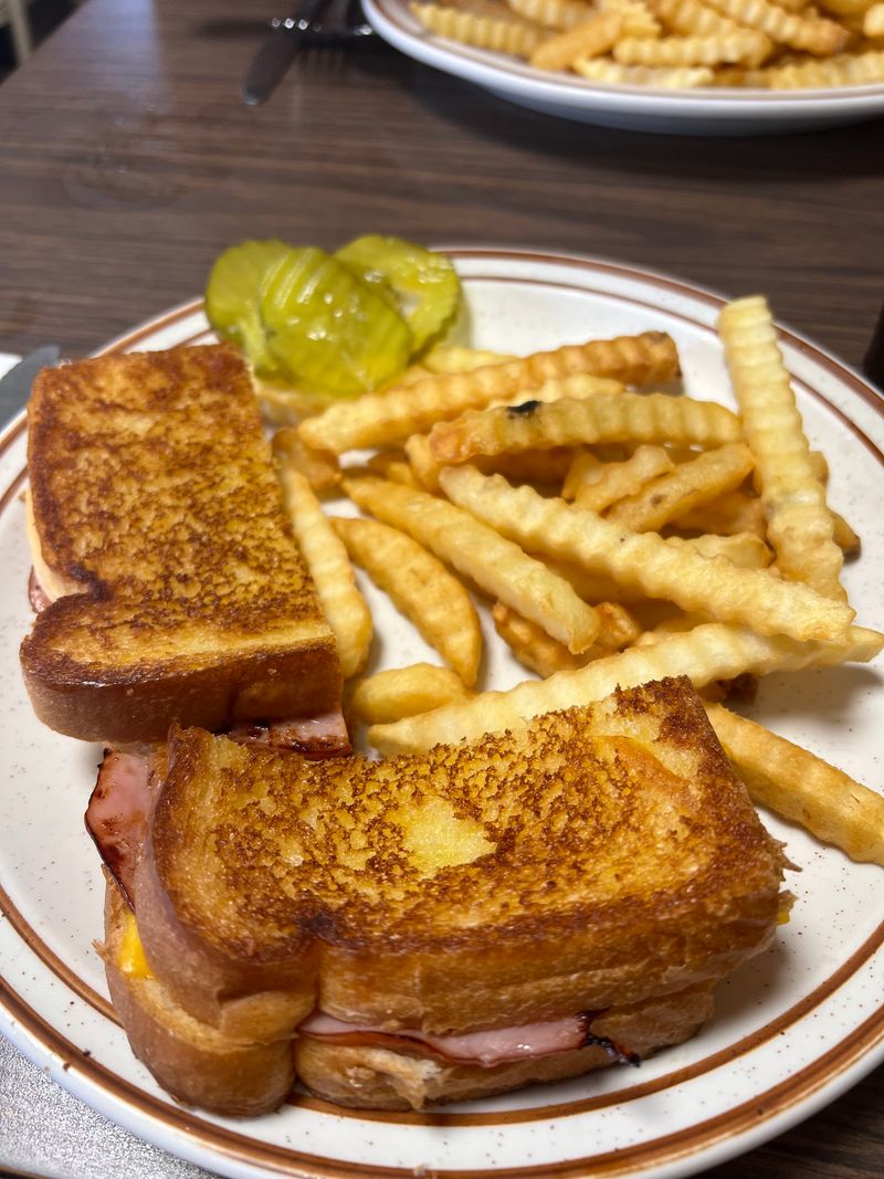 Sandwiches And Lunch Plates Worth Ordering