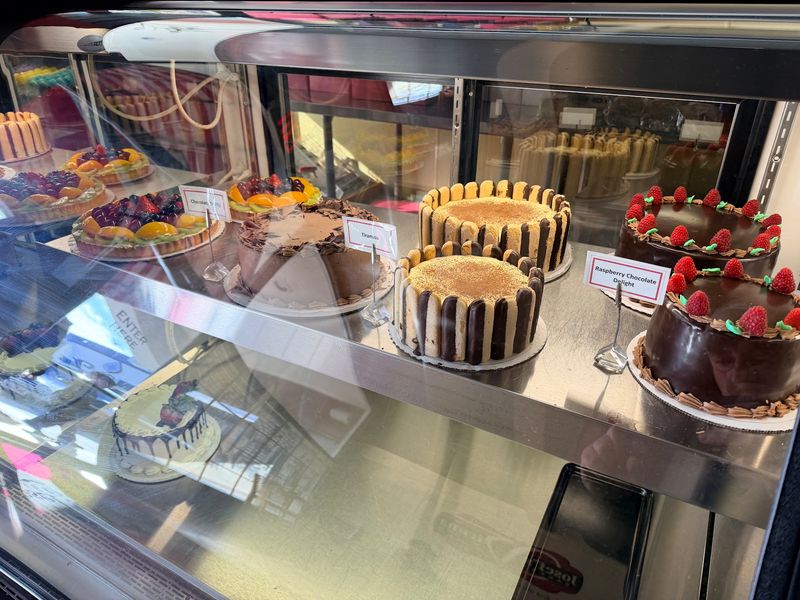 Custom Cakes For Weddings And Milestones