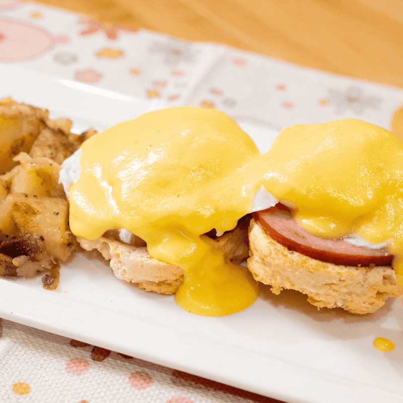 Breakfast Plates With Playful Handles