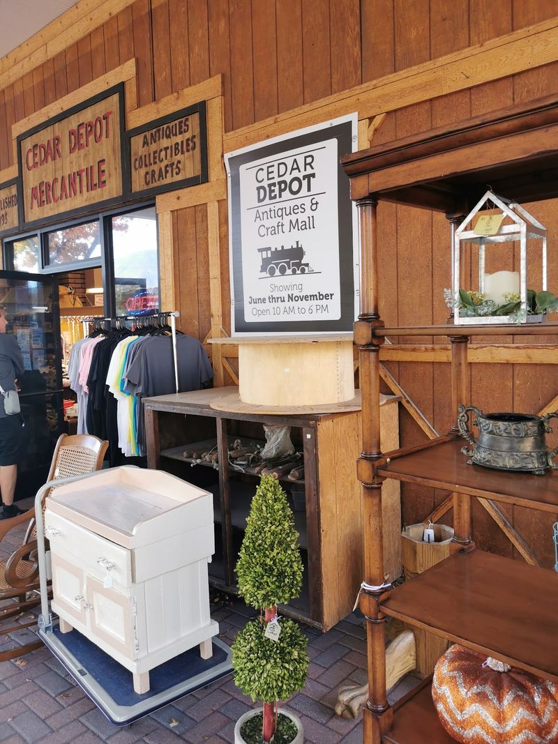 Cedar Depot Antique & Craft Mall