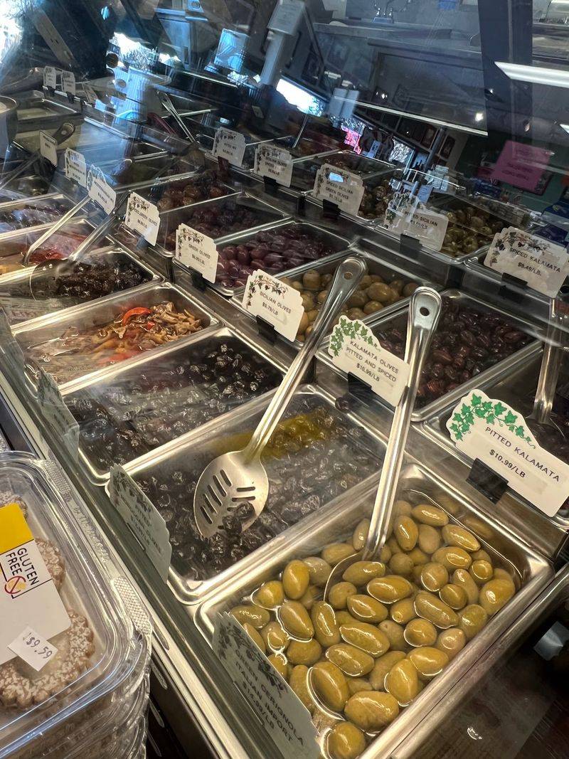 An Olive Bar That Pulls You In