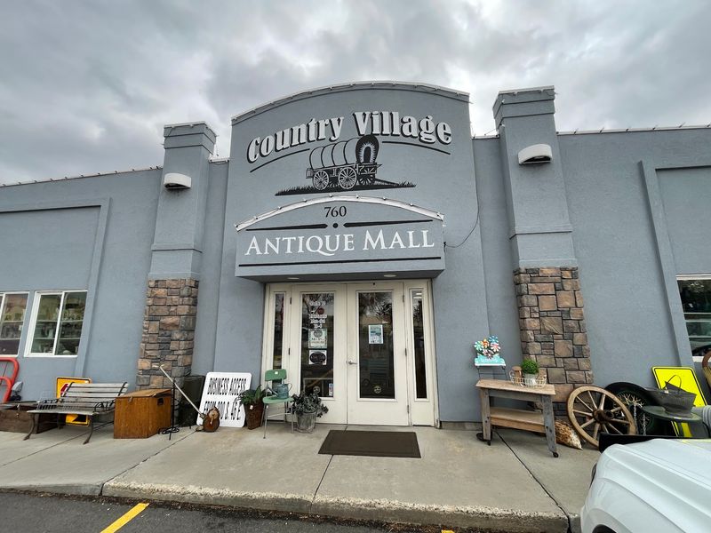 Country Village Antique Mall, Logan