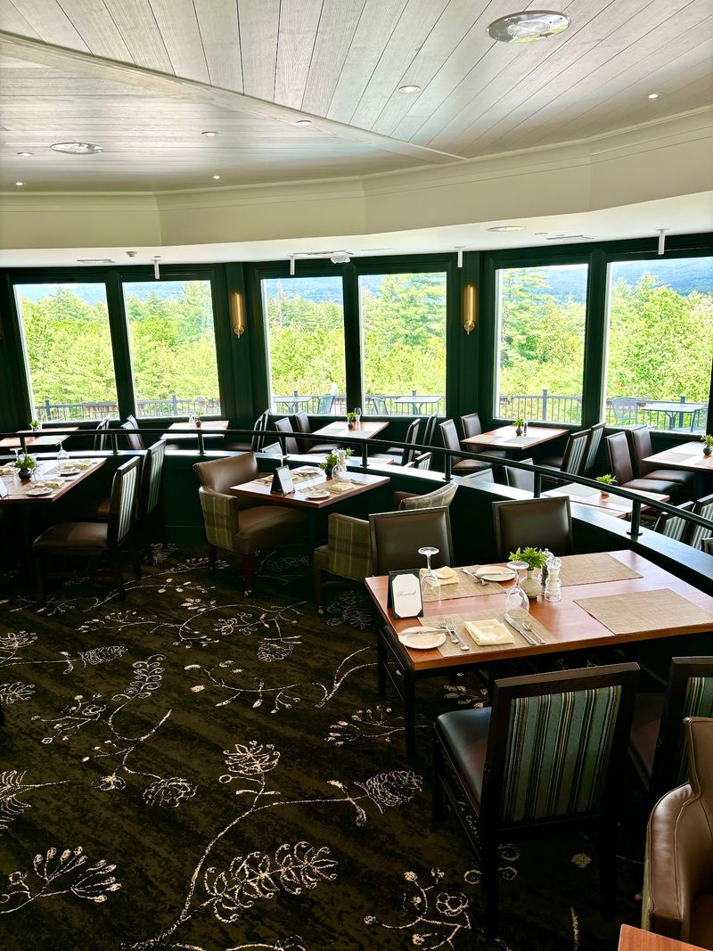 Ledges Restaurant At The White Mountain Hotel