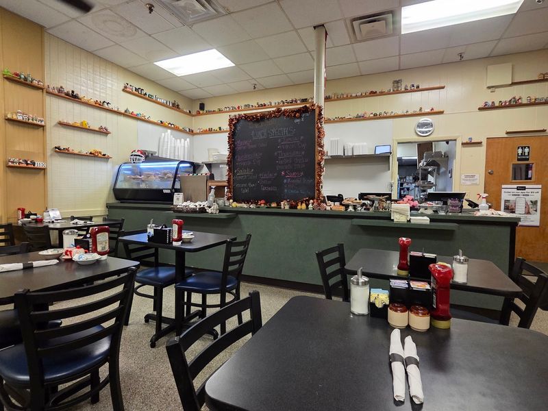 Shakers American Cafe
