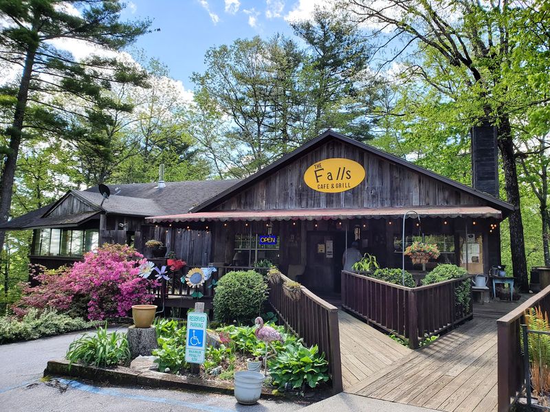 A Mountain Cafe That Earns Its Reputation Quietly