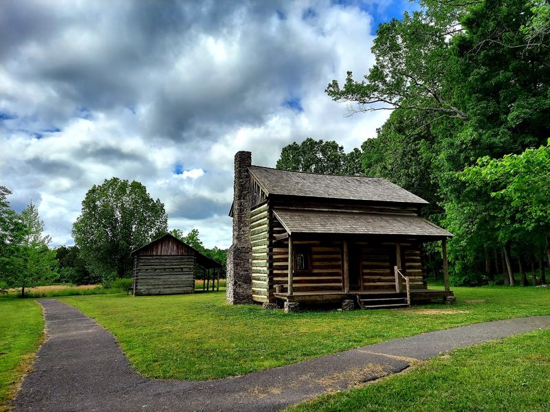 Replica Cherokee Buildings That Bring 1830s Life Into Focus