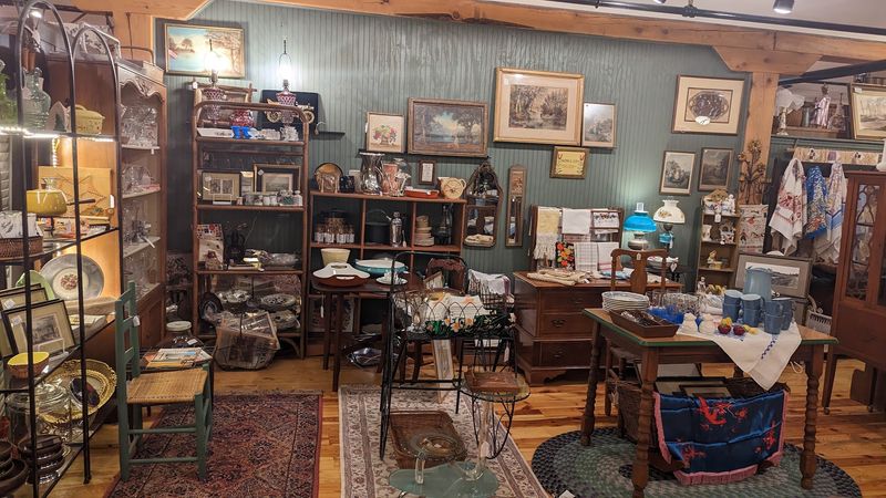 Waverly Square Antiques
