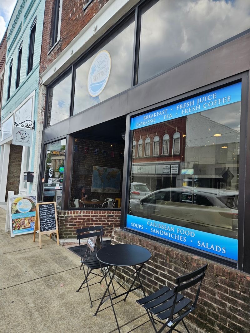 Island Breeze Bistro, Lebanon