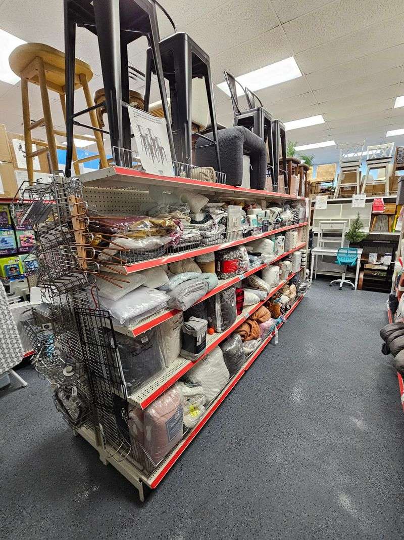 Home Goods That Fill Empty Apartments Fast