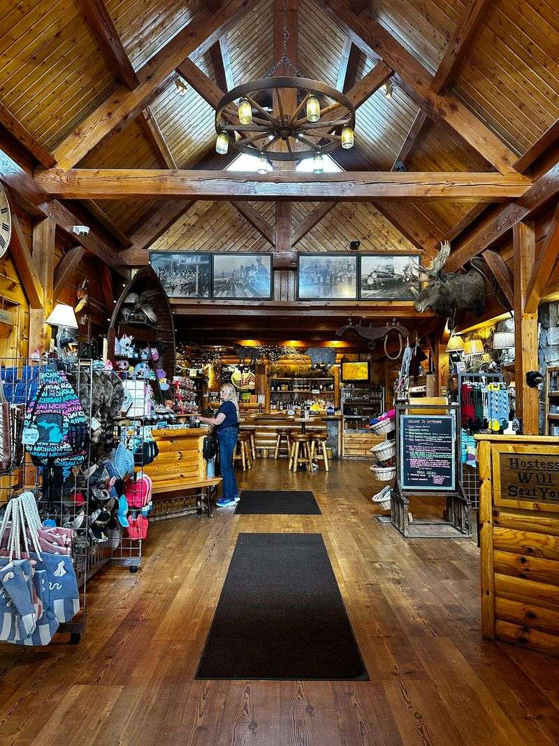 Behind The Rustic Decor And Ambiance Design