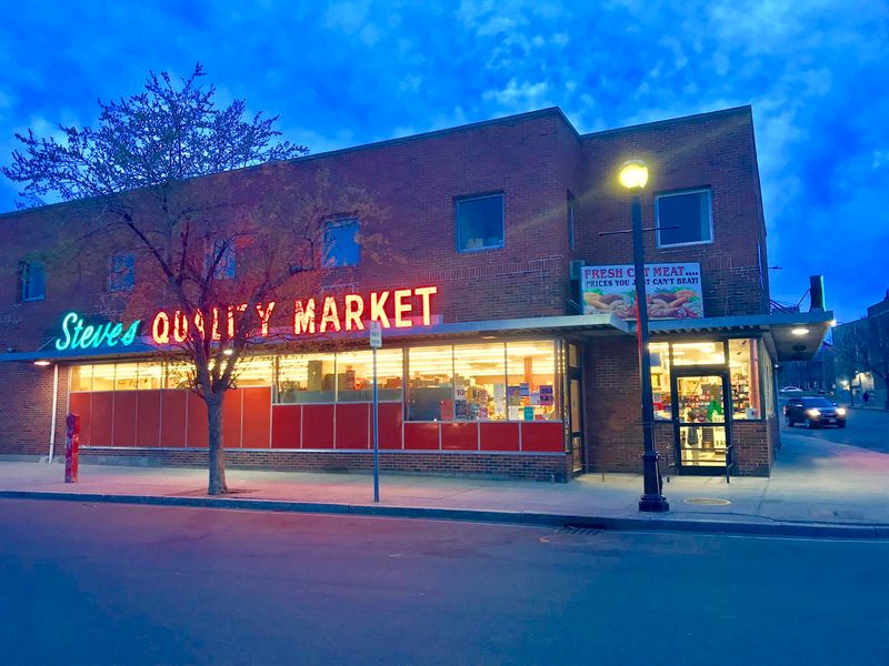 Steve's Quality Market, Salem