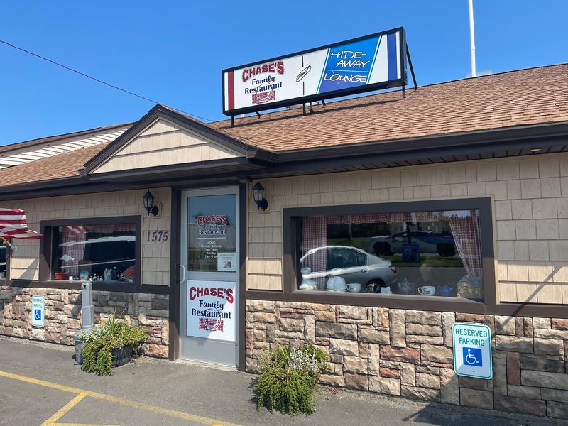 Chase's Family Restaurant & Hide-Away Lounge